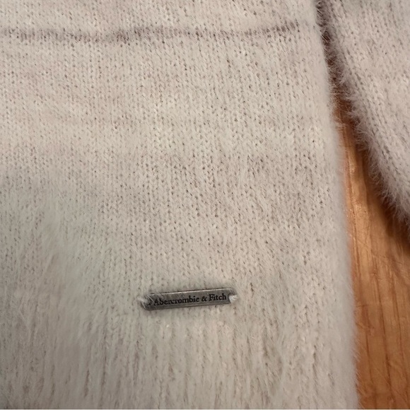 Abercrombie & Fitch Women's White & Gray Fuzzy Sweater Size S (j6) - Picture 3 of 10